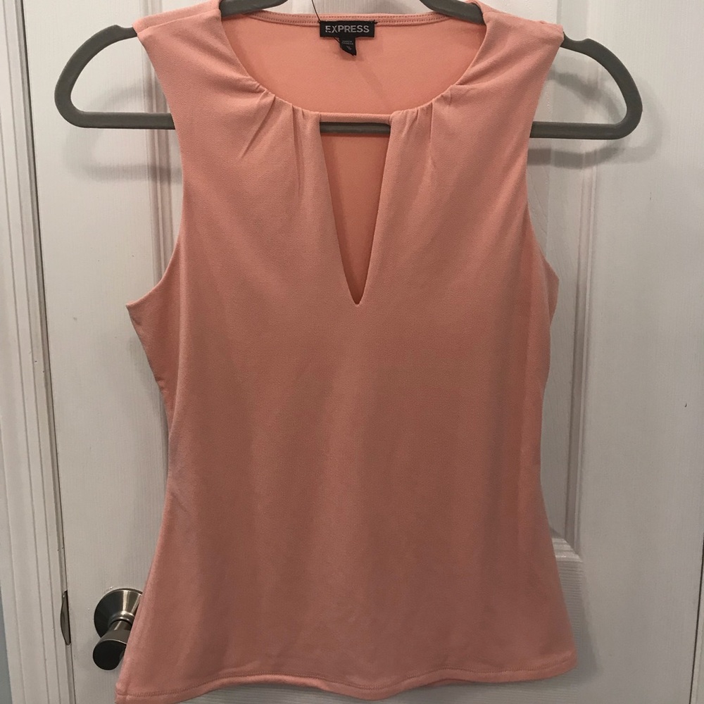 Key hole cut out top